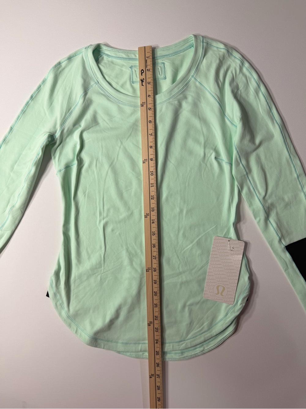 lululemon athletica Mint Long-Sleeve Performance Top with Black Sleeve size 6 - Picture 5 of 8